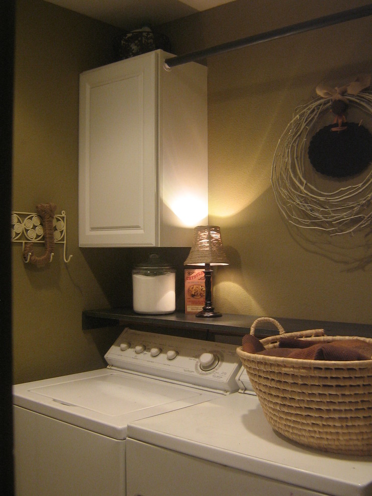 Example of a classic laundry room design in Vancouver