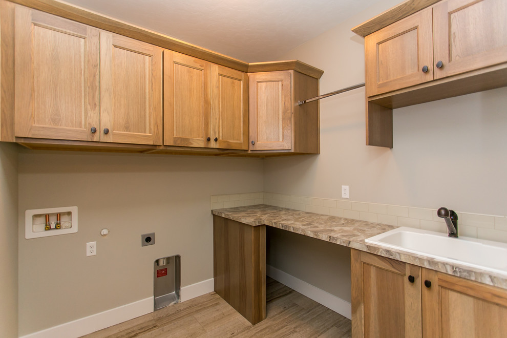 Example of a classic laundry room design in Seattle