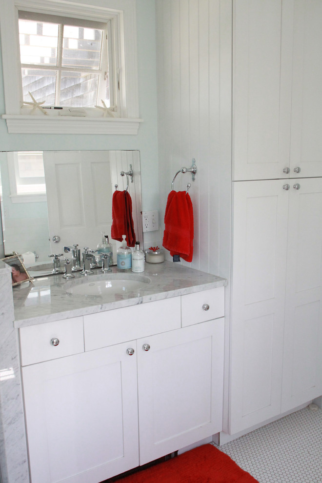 Utility room - large coastal l-shaped ceramic tile utility room idea in Boston with an undermount sink, shaker cabinets, white cabinets, marble countertops, blue walls and a side-by-side washer/dryer