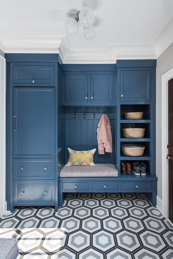 Design ideas for a classic utility room in Chicago.
