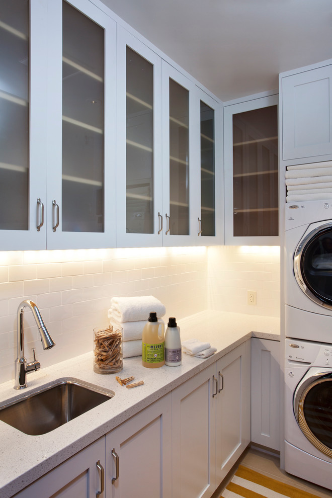 Laundry room - contemporary laundry room idea in San Francisco