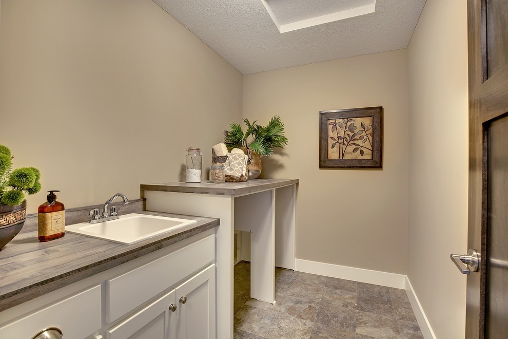 Design ideas for a classic utility room in Minneapolis.