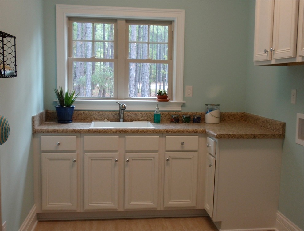 Inspiration for a timeless laundry room remodel in Wilmington