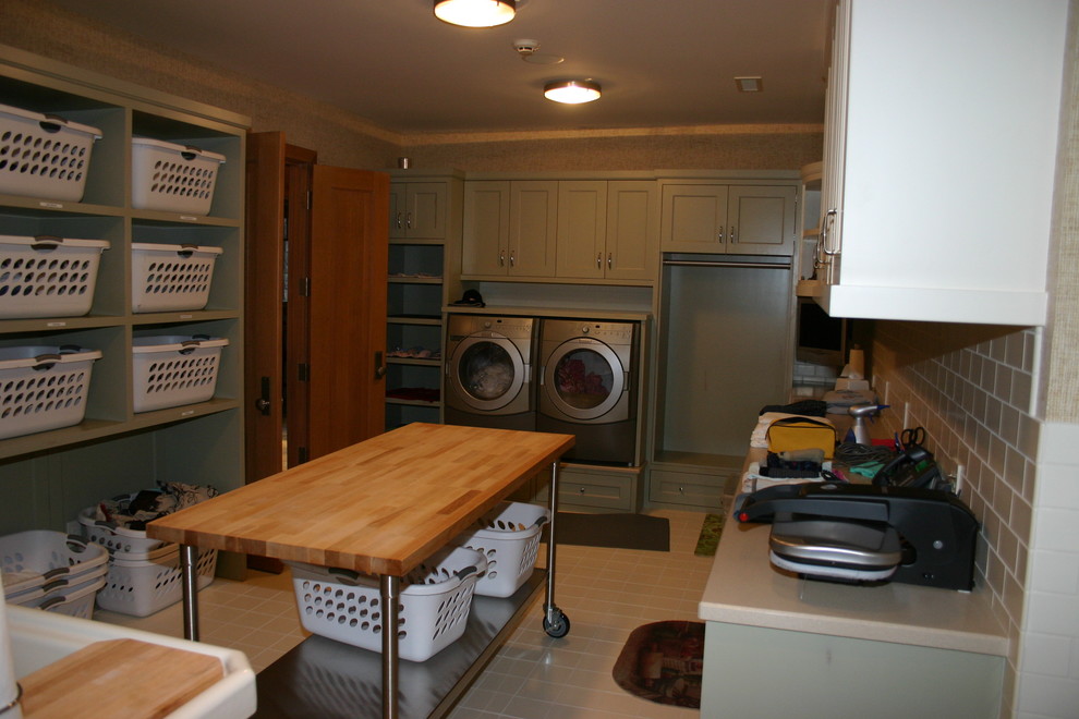 Example of a classic laundry room design in Grand Rapids