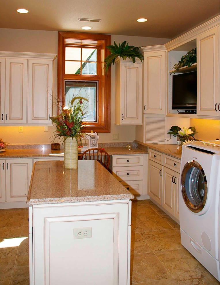 Photo of a traditional utility room in Milwaukee.