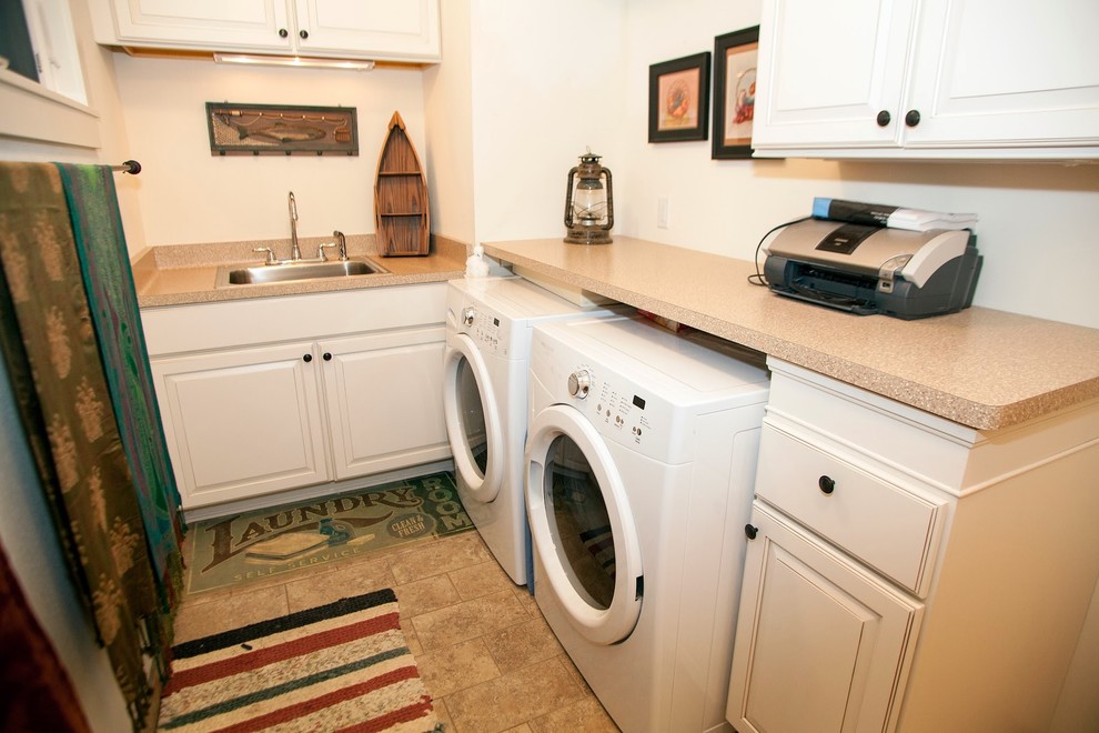 Inspiration for a timeless laundry room remodel in Milwaukee