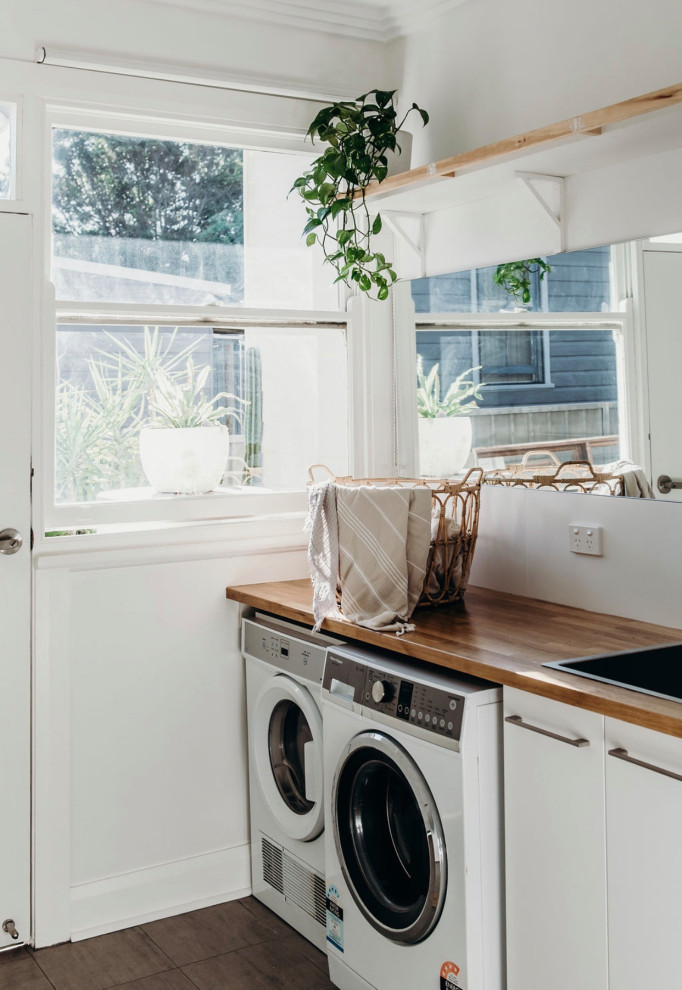 Beach style laundry room photo in Wollongong