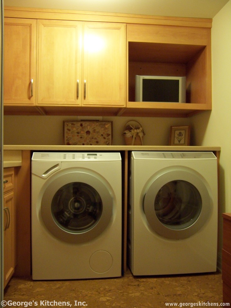 Laundry room - traditional laundry room idea in Philadelphia