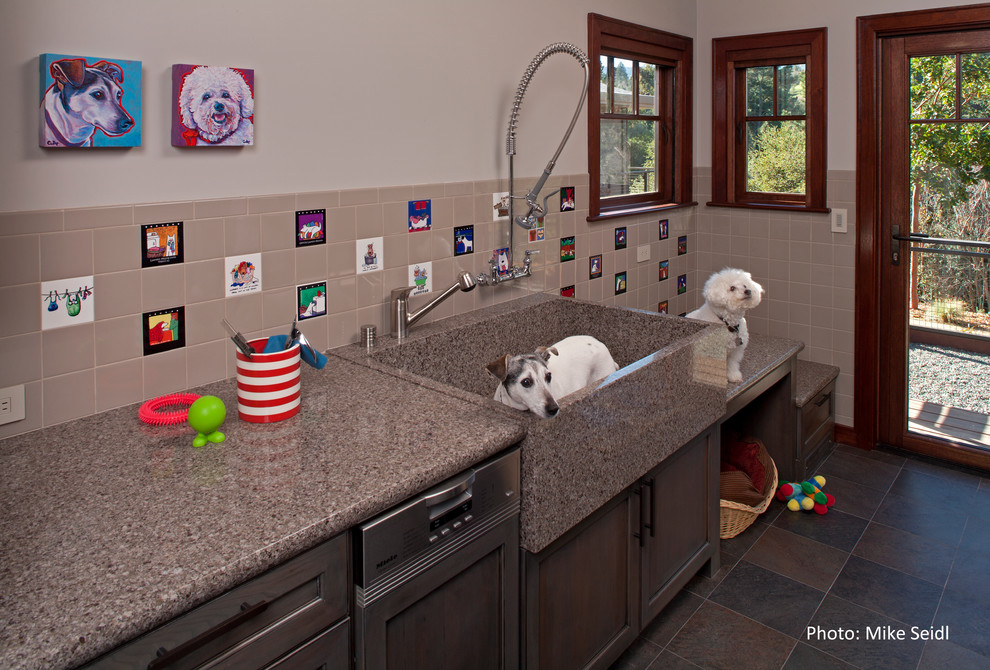 Laundry room - contemporary laundry room idea in San Francisco