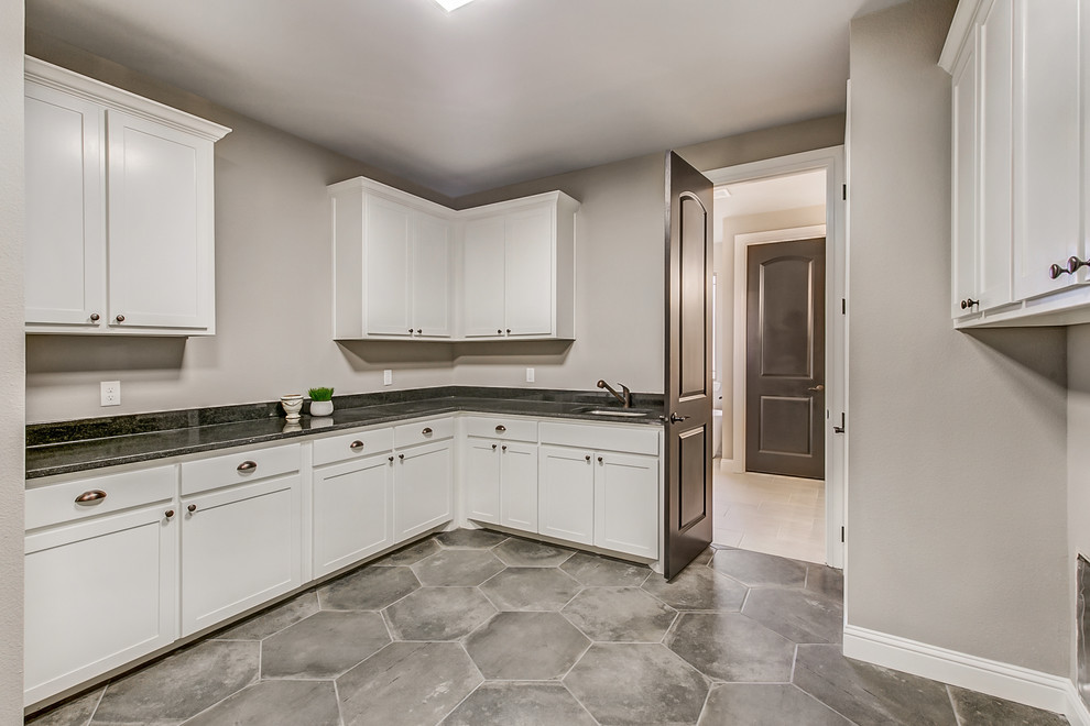 This is an example of a traditional utility room in Dallas.