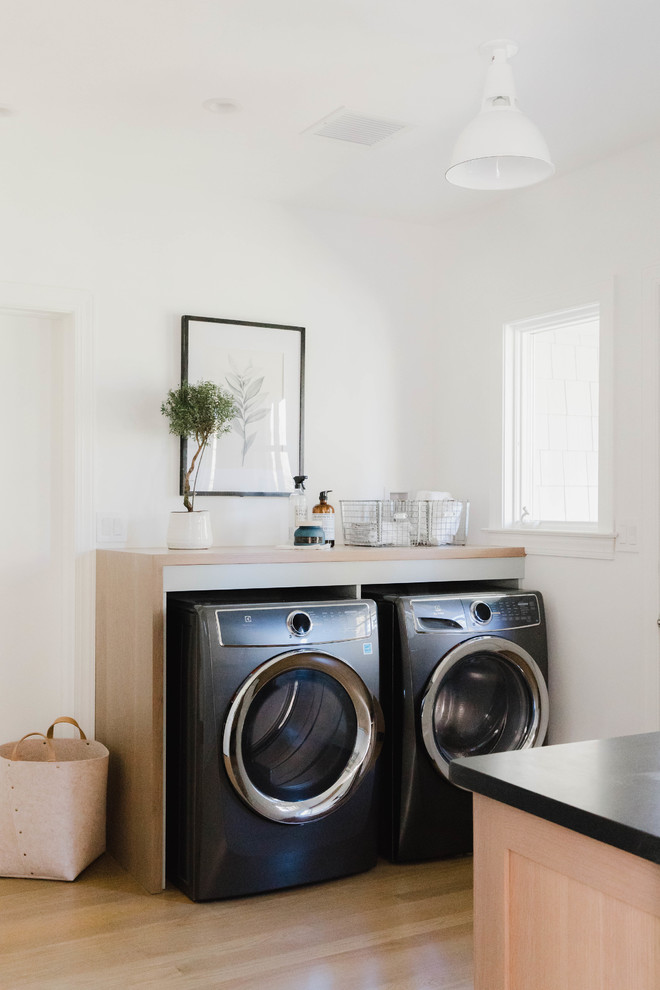 Example of a transitional laundry room design in New York