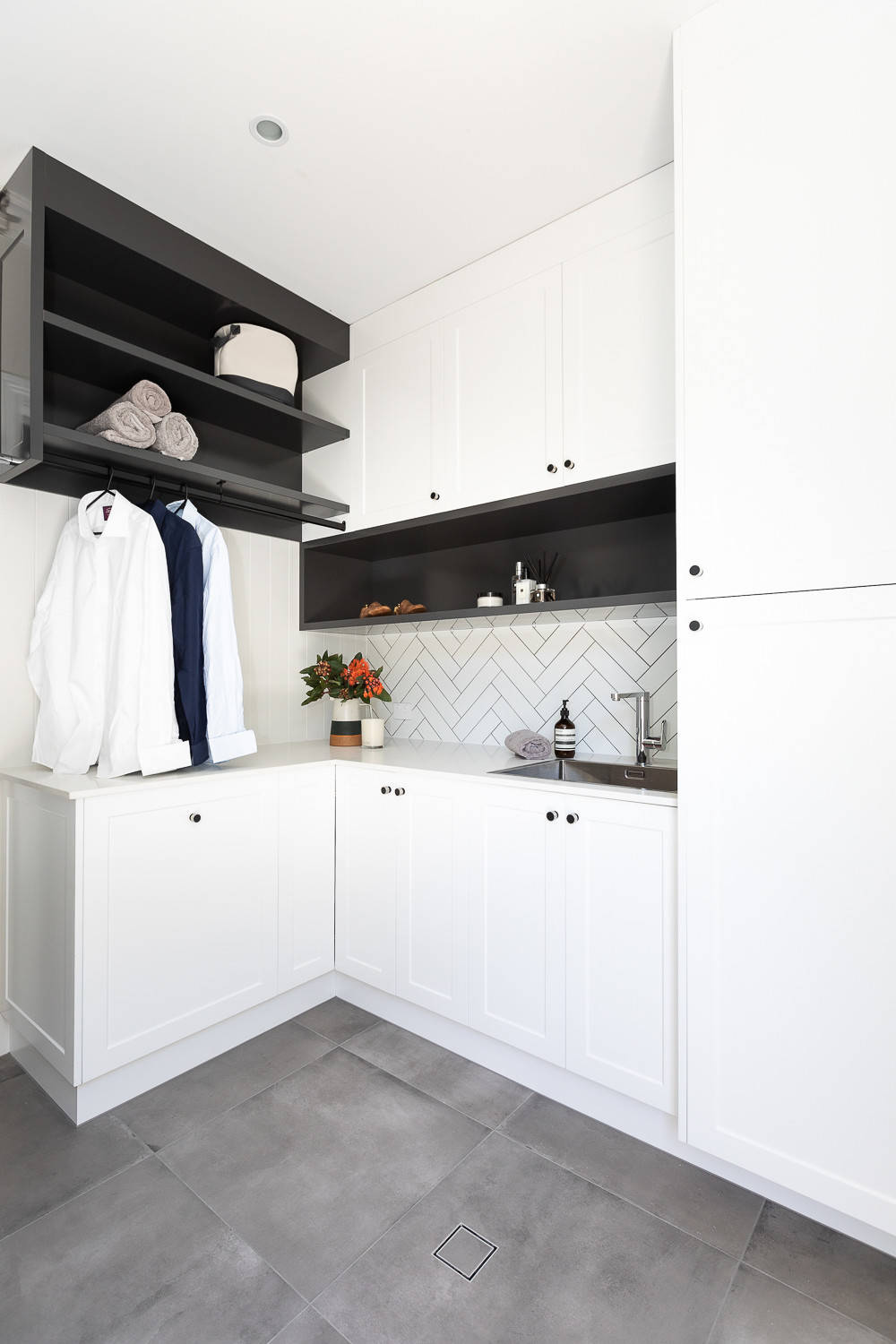 75 Beautiful Laundry Room With Quartz Countertops And A Concealed Washer Dryer Pictures Ideas May 2021 Houzz