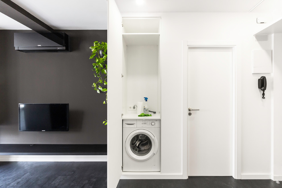 Contemporary utility room in Madrid.