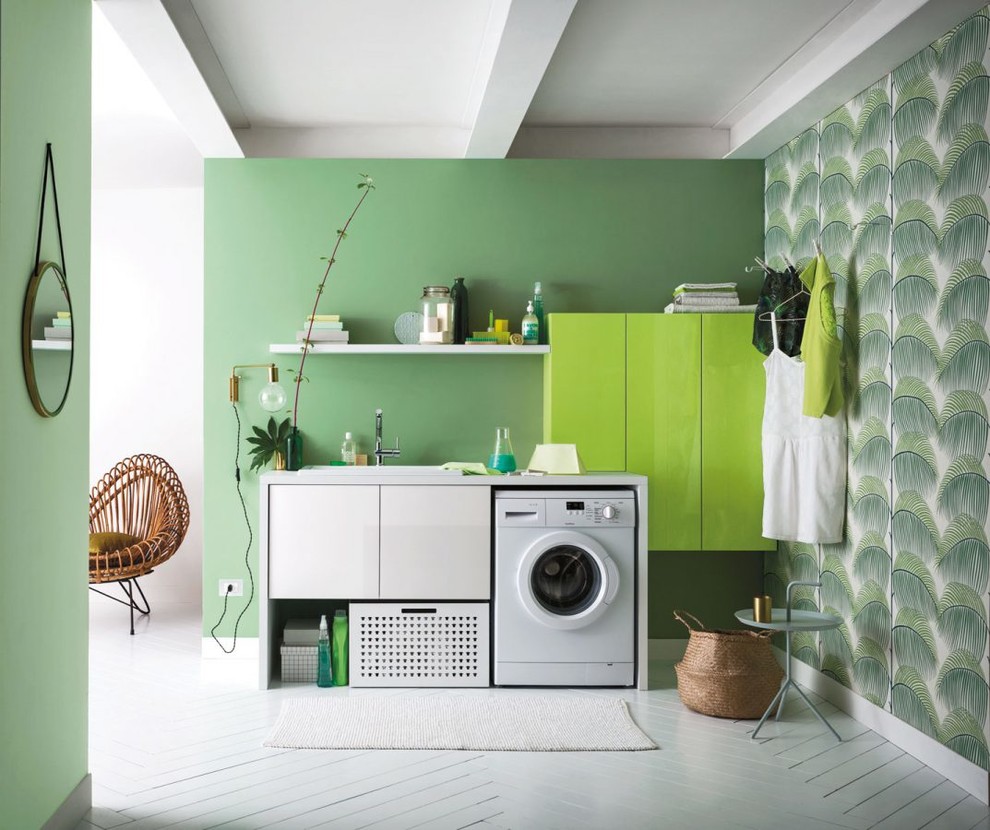 Laundry room - modern laundry room idea in Venice