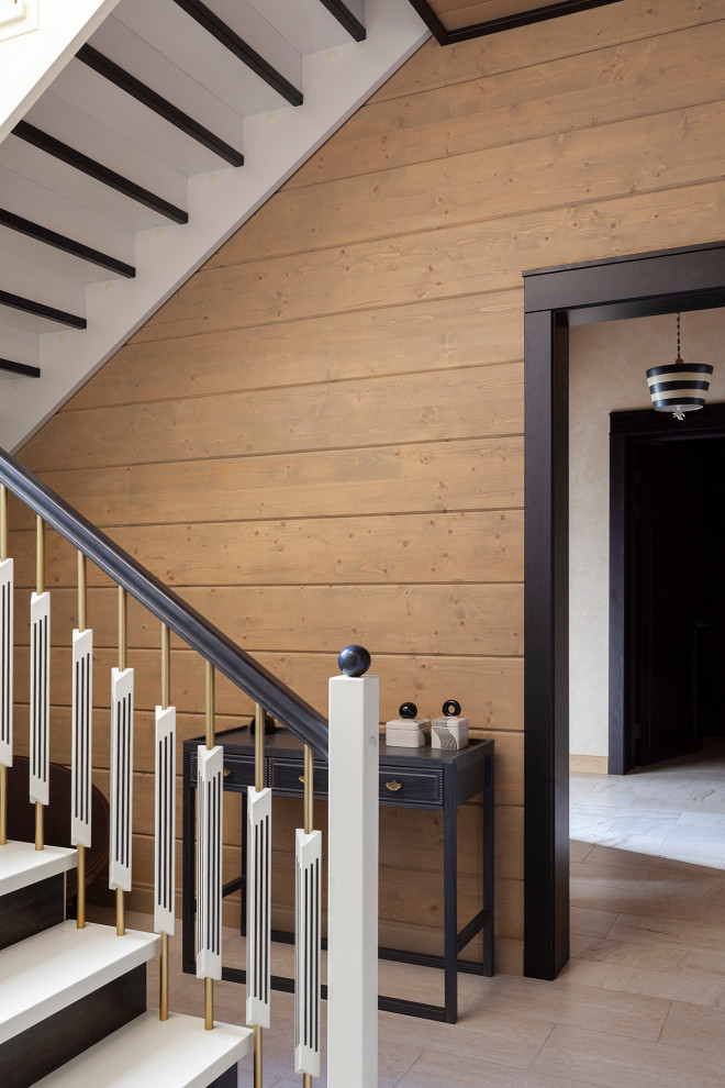 На фото: п-образная лестница в стиле кантри с деревянными ступенями, деревянными перилами и деревянными стенами