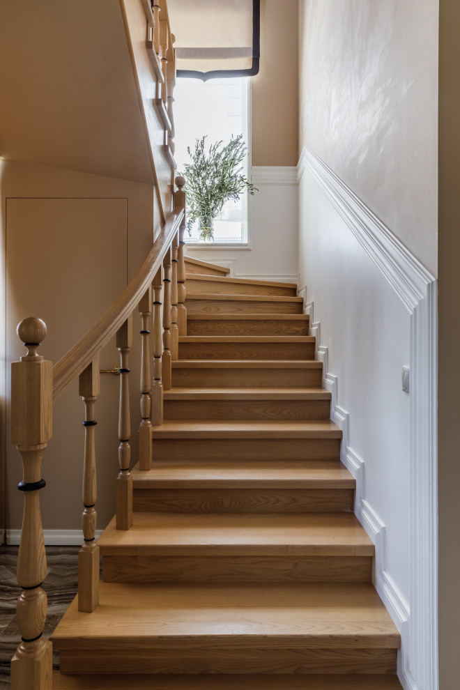Idéer för att renovera en mellanstor vintage trappa