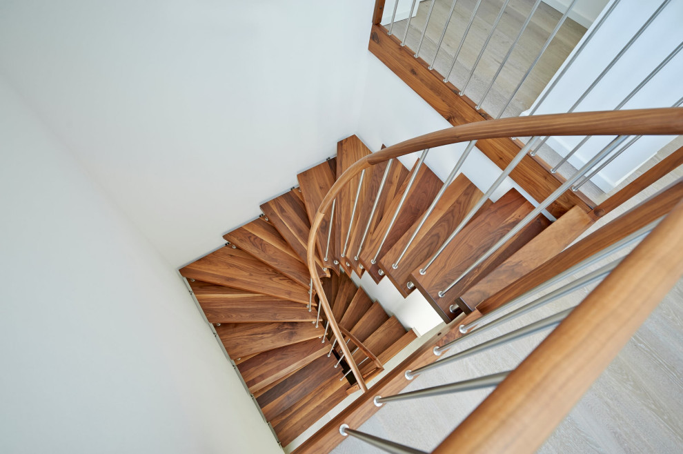 Staircase - scandinavian wooden curved wood railing staircase idea in Moscow