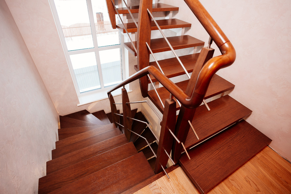 Idées déco pour un escalier contemporain de taille moyenne avec des marches en bois.