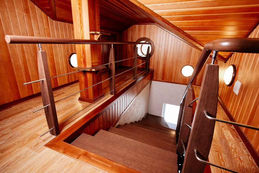 Mittelgroße Moderne Holztreppe in Sonstige