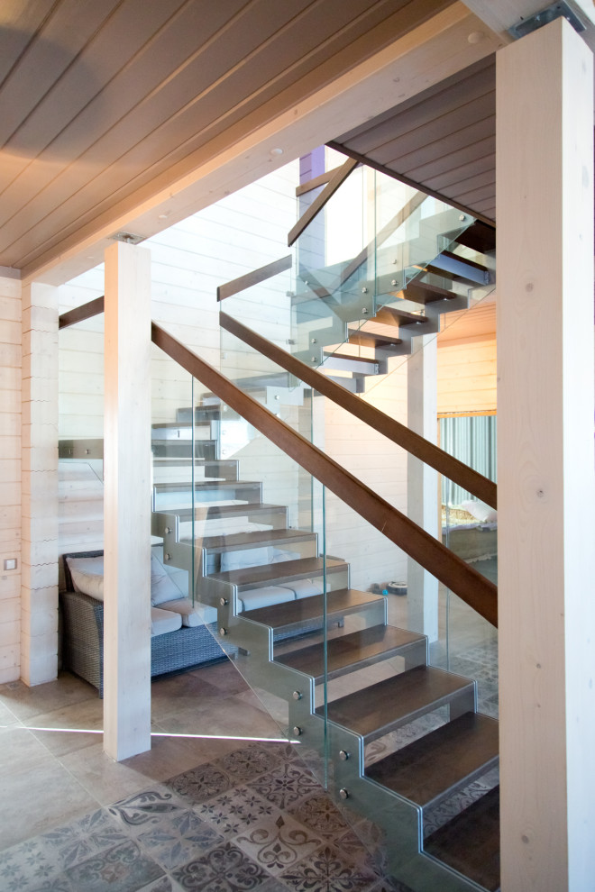 Пример оригинального дизайна: п-образная лестница в современном стиле с перилами из смешанных материалов без подступенок