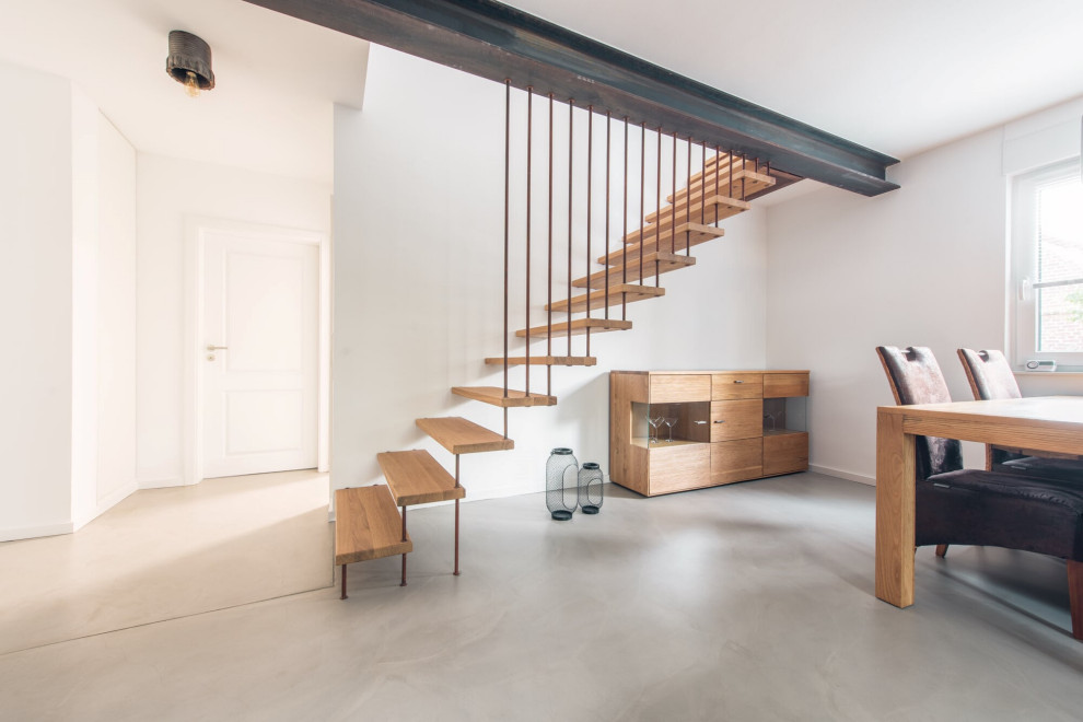 Источник вдохновения для домашнего уюта: прямая лестница в стиле лофт с деревянными ступенями и металлическими перилами без подступенок