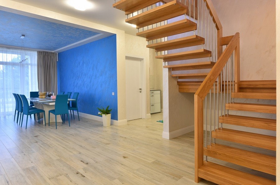 Staircase - mid-sized contemporary wooden floating staircase idea in Moscow with wooden risers