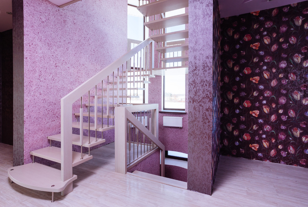 Ejemplo de escalera suspendida contemporánea de tamaño medio con escalones de madera
