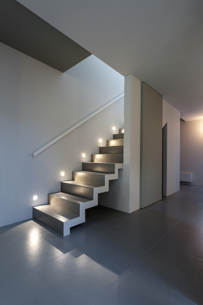 Design ideas for a contemporary staircase in Saint Petersburg.