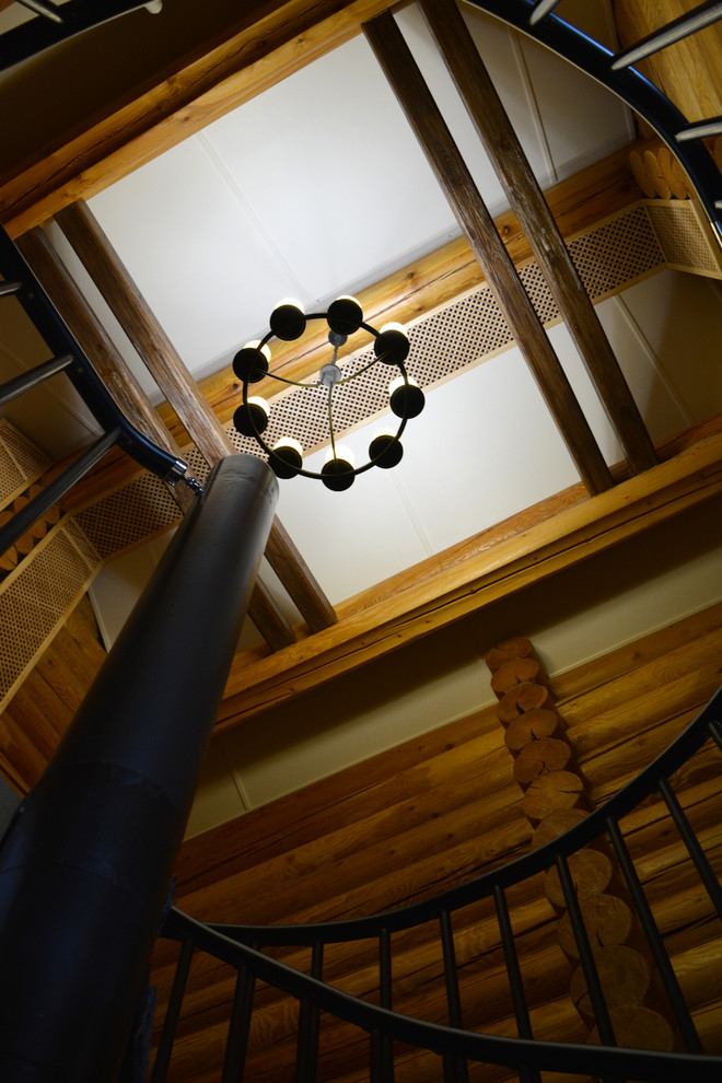 Mittelgroße Urige Treppe mit offenen Setzstufen in Sonstige