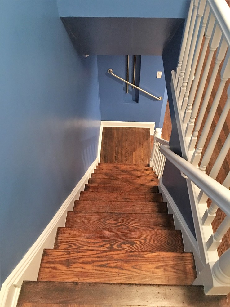 Стильный дизайн: лестница с деревянными перилами - последний тренд