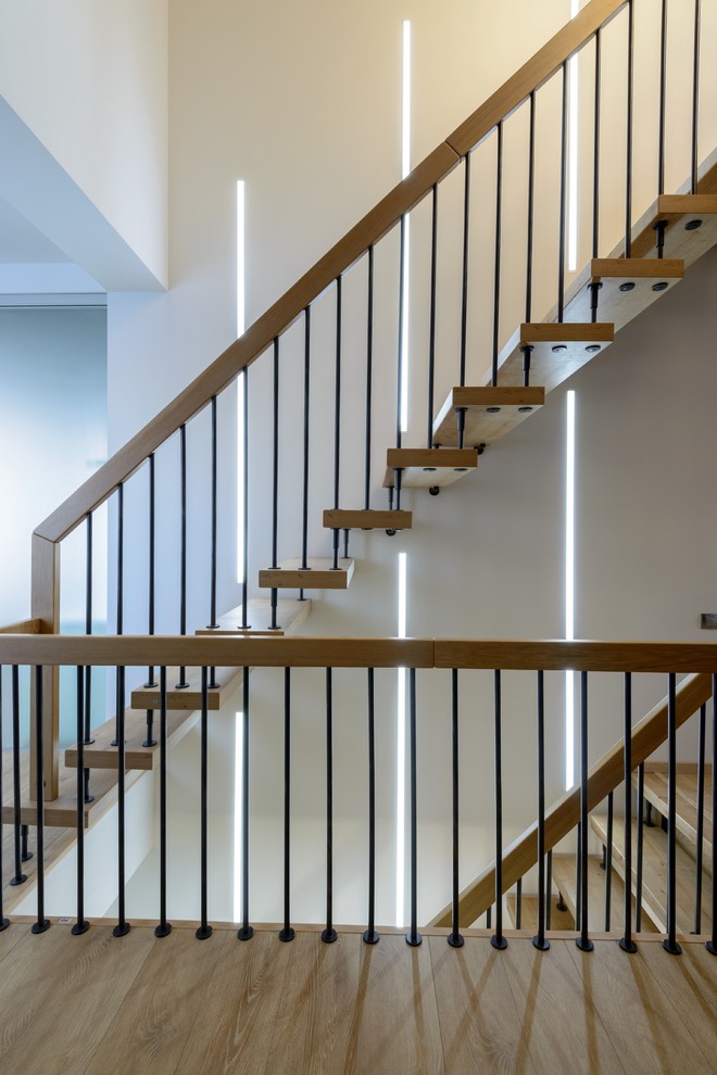 Cette photo montre un escalier droit scandinave de taille moyenne avec des marches en bois et des contremarches en bois.