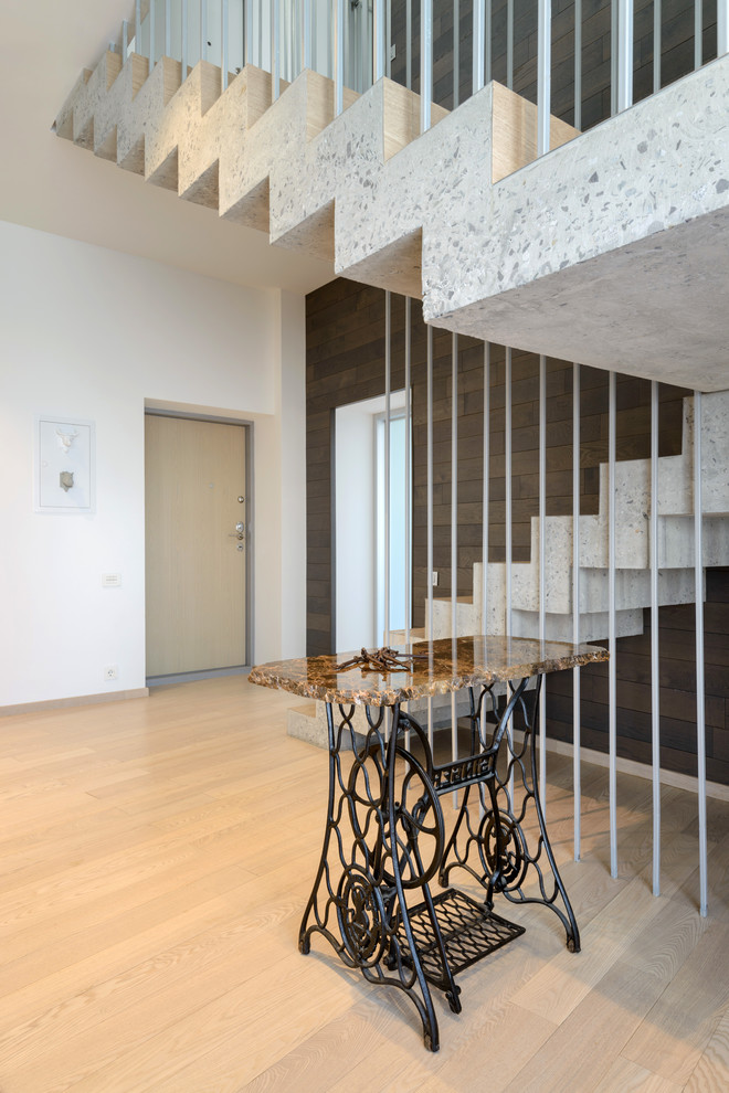 Стильный дизайн: п-образная бетонная лестница в современном стиле с бетонными ступенями - последний тренд