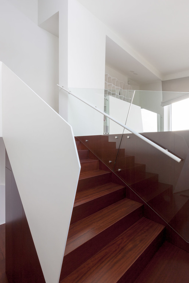 Пример оригинального дизайна: лестница в современном стиле