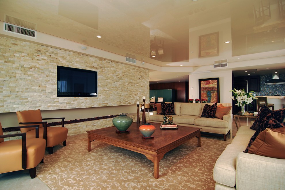Offenes, Mittelgroßes, Repräsentatives Modernes Wohnzimmer ohne Kamin mit beiger Wandfarbe, Marmorboden und TV-Wand in Miami