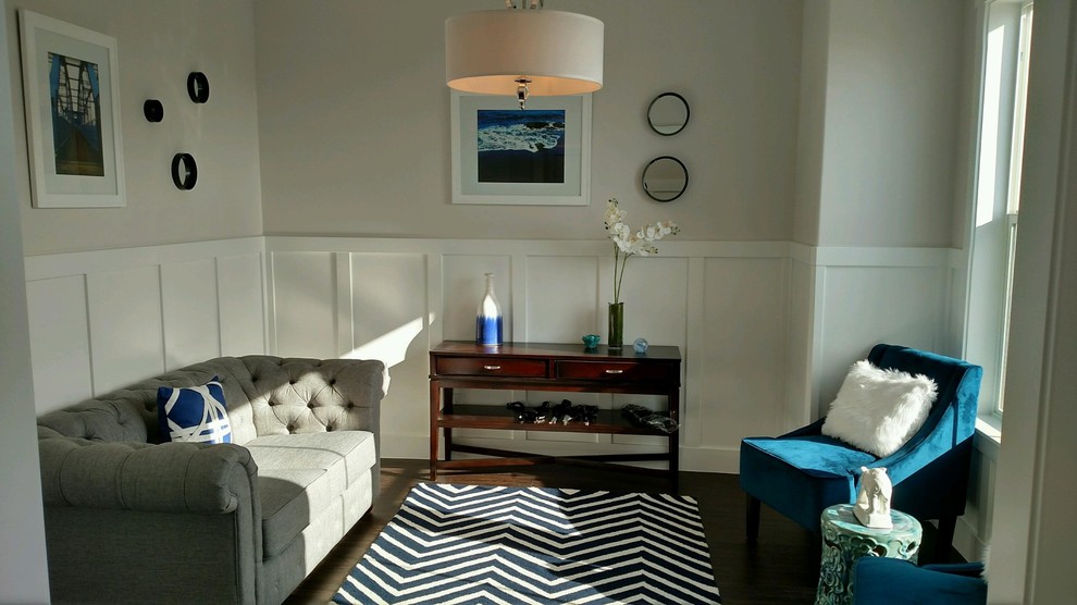 Bild på ett mellanstort funkis separat vardagsrum, med ett finrum, grå väggar, vinylgolv och en väggmonterad TV