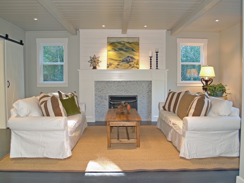Cottage living room photo in San Francisco