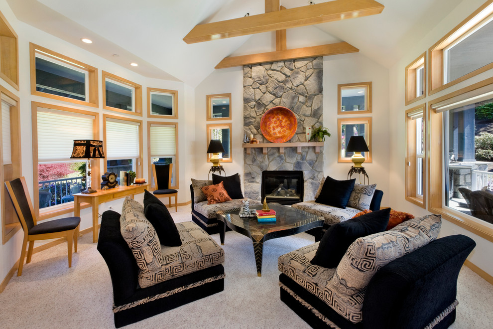 Cette photo montre un salon tendance avec une salle de réception, un mur beige, moquette, une cheminée standard et un manteau de cheminée en pierre.