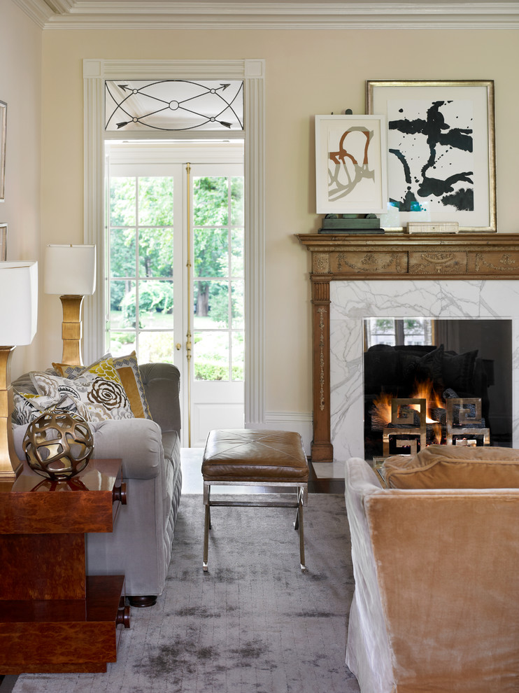 Imagen de salón clásico con paredes beige y todas las chimeneas