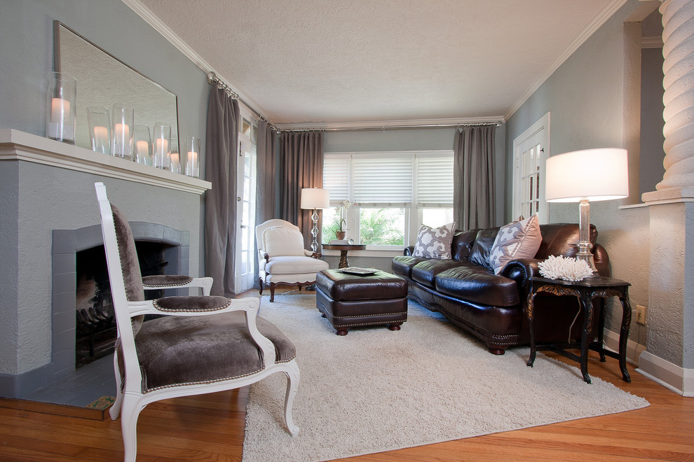Living room - traditional living room idea in Tampa