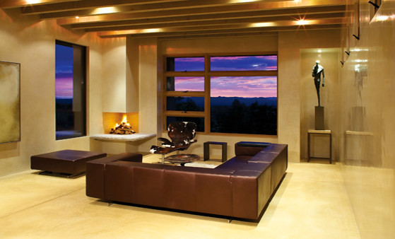Mittelgroßes, Repräsentatives, Offenes Modernes Wohnzimmer mit beiger Wandfarbe und Keramikboden in Albuquerque