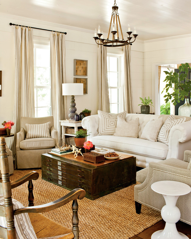 Inspiration for a timeless living room remodel in Atlanta