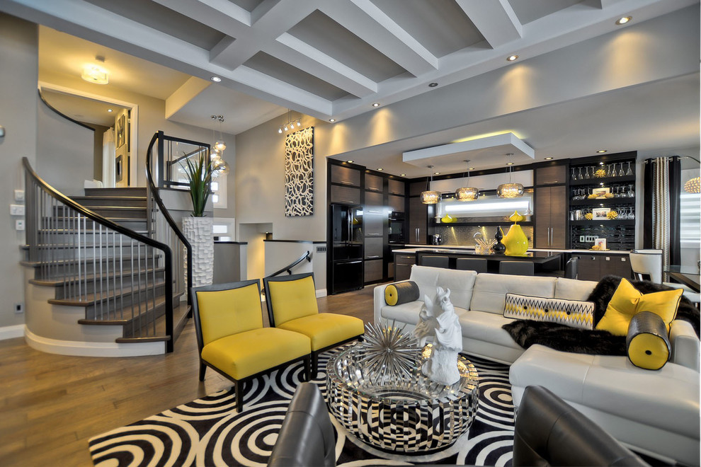 Diseño de salón para visitas abierto actual con paredes grises y suelo de madera en tonos medios