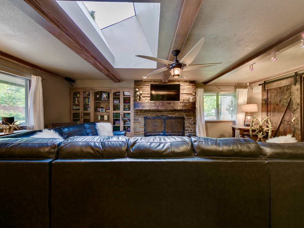 2021 N Briarcliff Avenue Bethany, Oklahoma 73008 Wyatt Poindexter Group Living Room