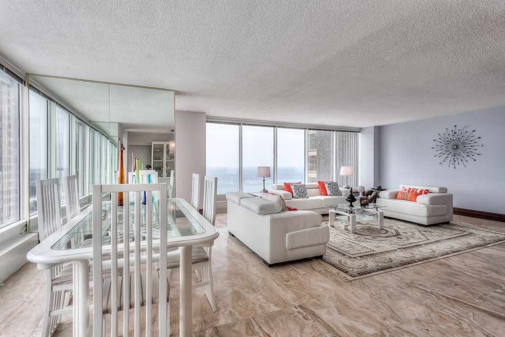 Esempio di un grande soggiorno moderno aperto con pareti bianche e pavimento in marmo