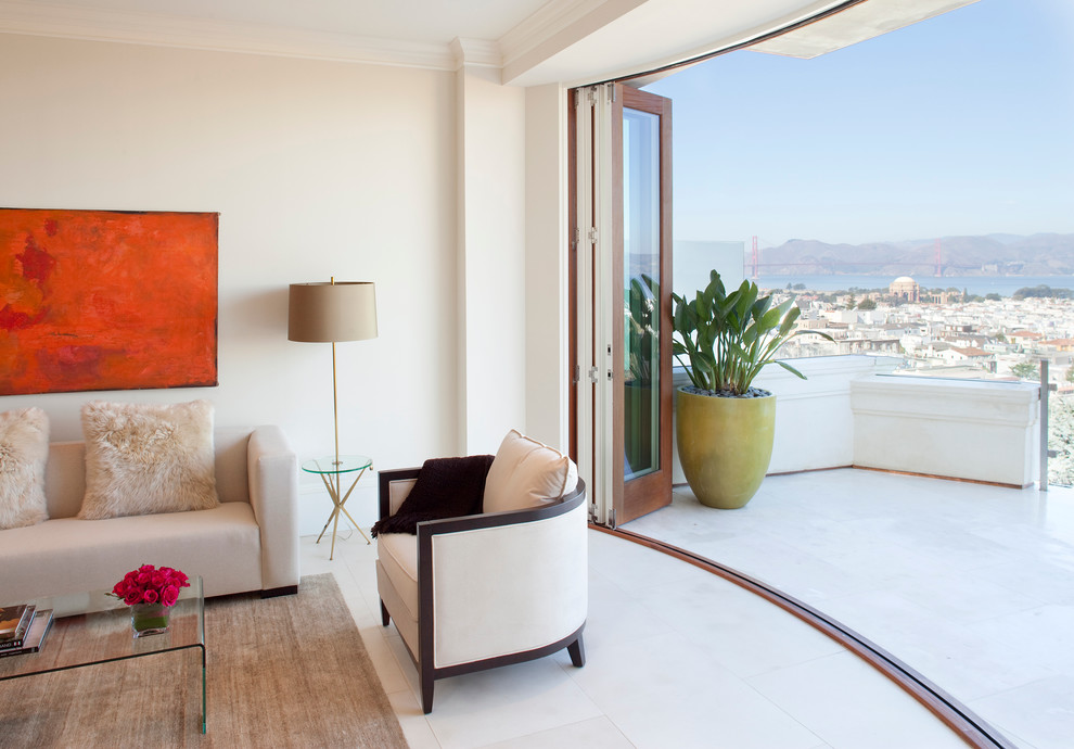 Modernes Wohnzimmer mit beiger Wandfarbe in San Francisco