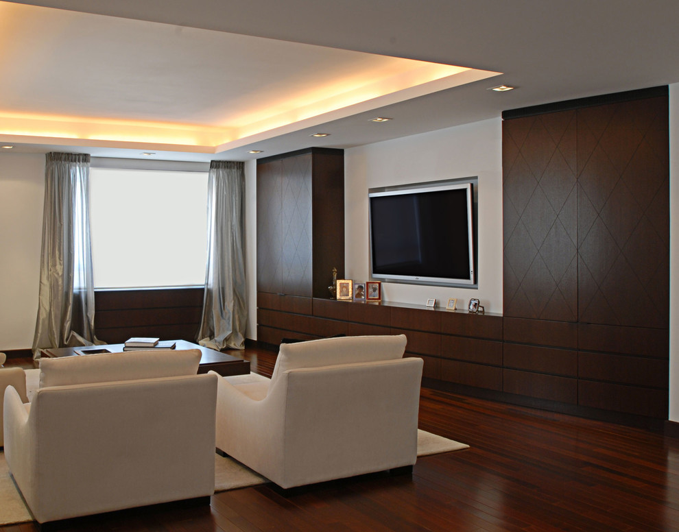 Ejemplo de salón abierto minimalista grande sin chimenea con paredes blancas, suelo de madera oscura, televisor colgado en la pared y suelo rojo