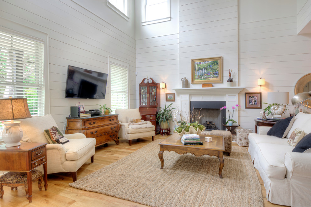 Inspiration for a farmhouse living room in Jacksonville.