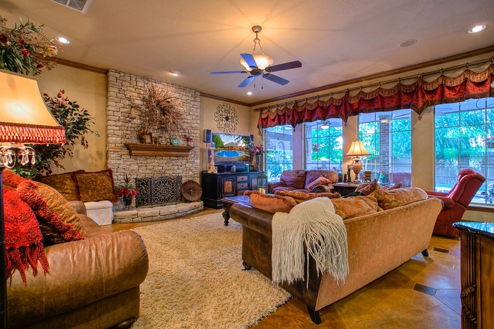 2833 SW 128 St Oklahoma City, OK Wyatt Poindexter KW Elite Traditional Living Room