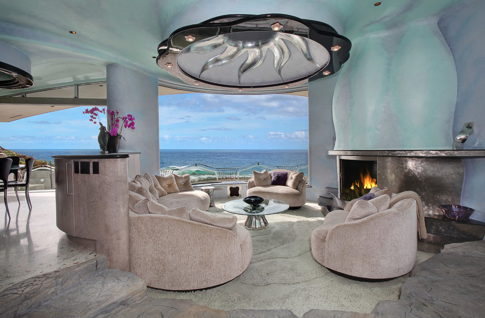 Свежая идея для дизайна: парадная, открытая гостиная комната в стиле фьюжн с синими стенами и стандартным камином без телевизора - отличное фото интерьера