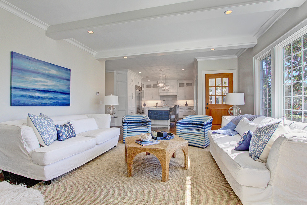 Immagine di un soggiorno stile marinaro aperto con sala formale